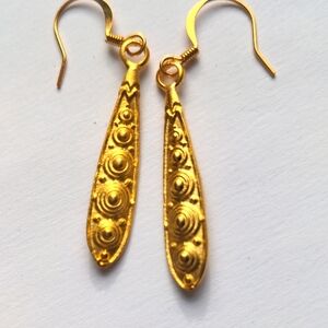 Elegant Gold plated Dangle Earrings. 2 inch drop.  New. Handcrafted   Gift box